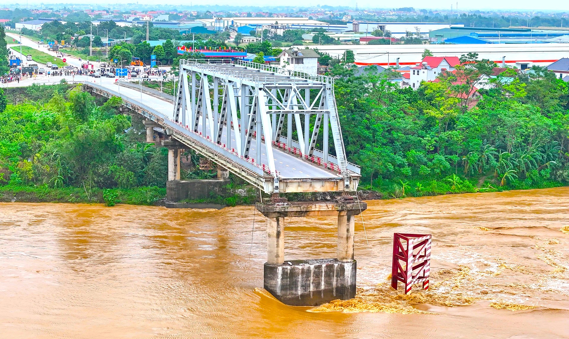 Chuyên gia nói gì về sập cầu Phong Châu?